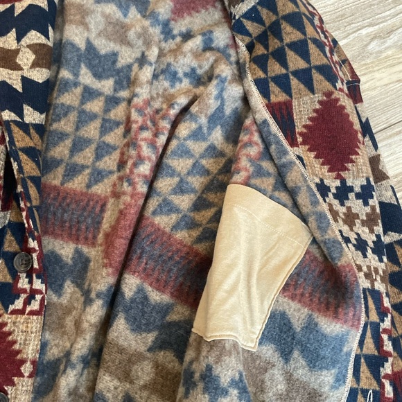 Geometric Patterned shacket - Picture 3 of 5